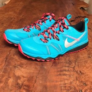 NIKE N7 Running Shoe womens 9.5 NEVER WORN!
